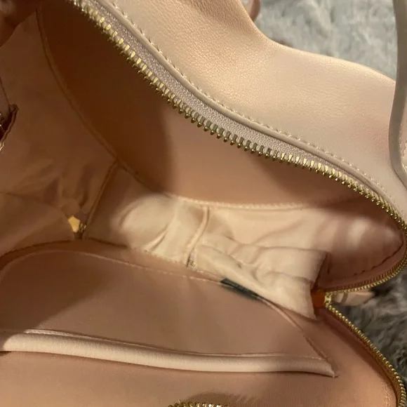 Light pink heart shaped crossbody or clutch purse LIKE NEW - Picture 6 of 8